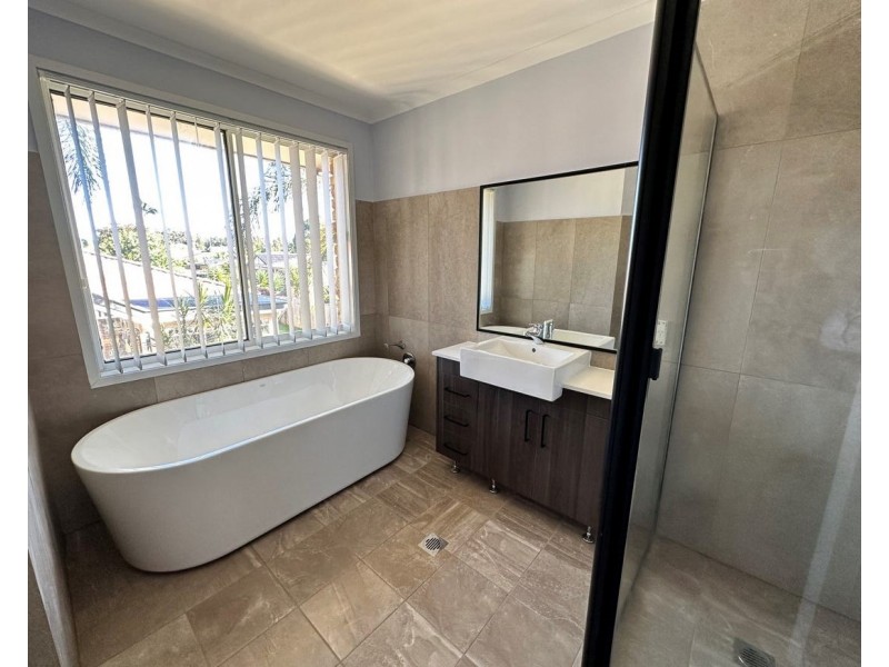 16 Yalwal Ct, Prestons NSW 2170