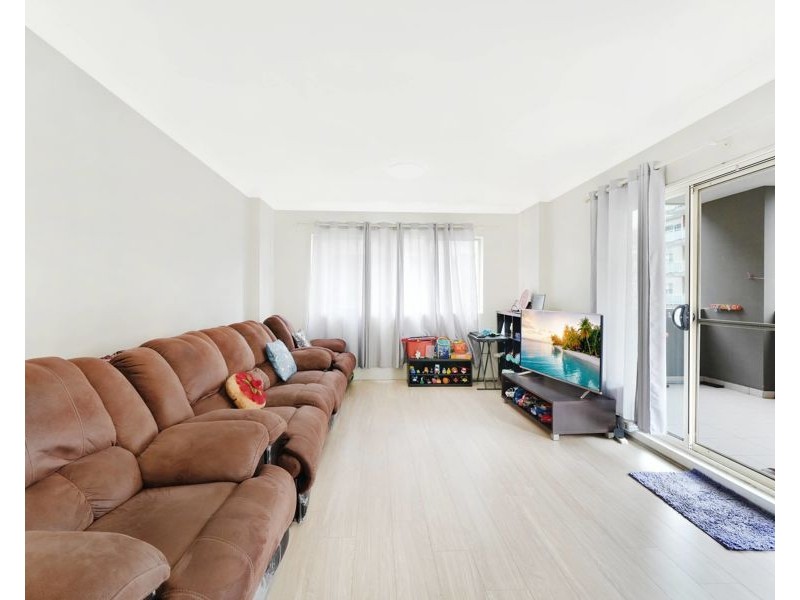 15 8-10 Browne Parade, Warwick Farm NSW 2170