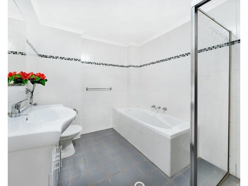 15 8-10 Browne Parade, Warwick Farm NSW 2170