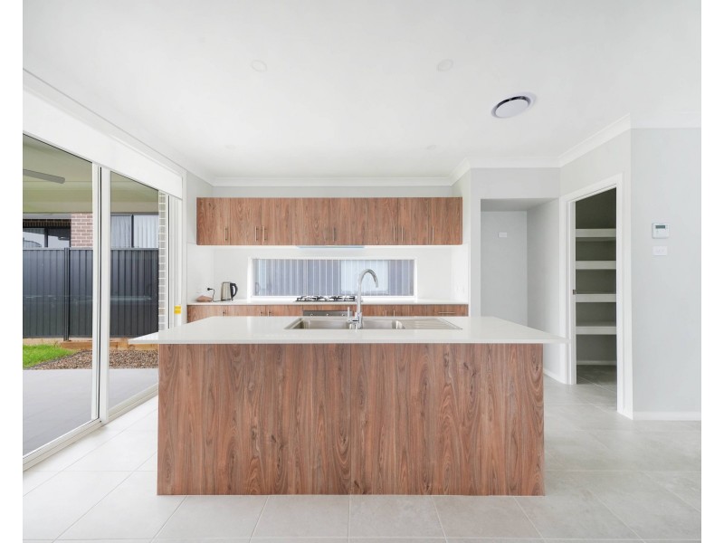 12 Bellaroi St, Austral NSW 2179