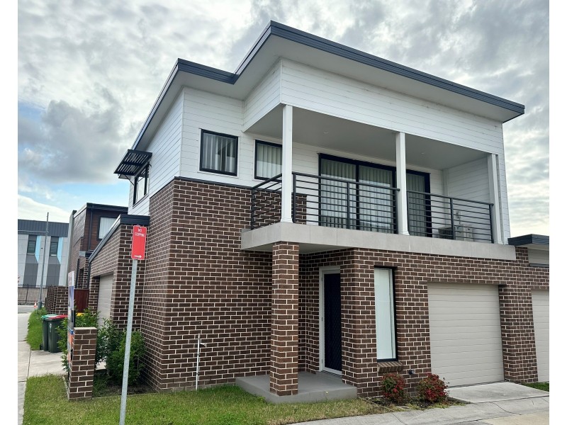 1 Schuppan St, Oran Park NSW 2570