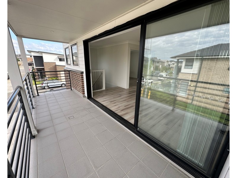 1 Schuppan St, Oran Park NSW 2570