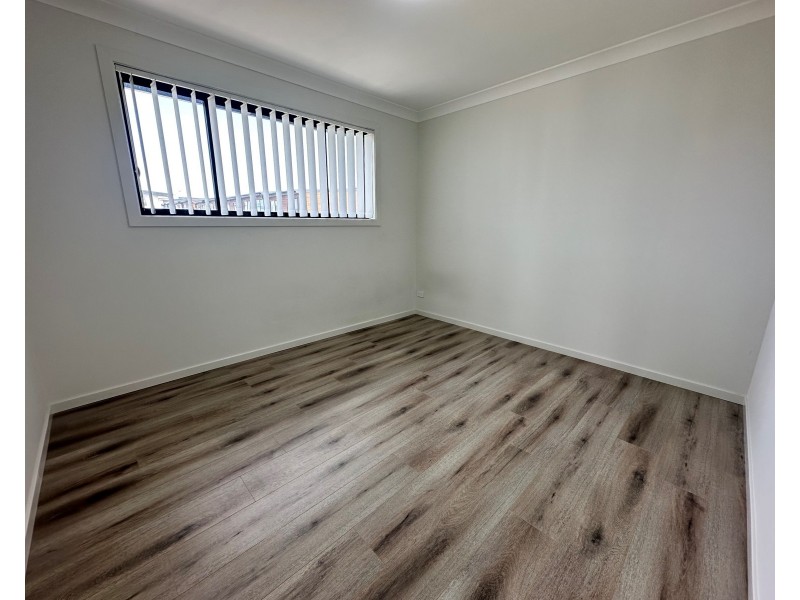 1 Schuppan St, Oran Park NSW 2570