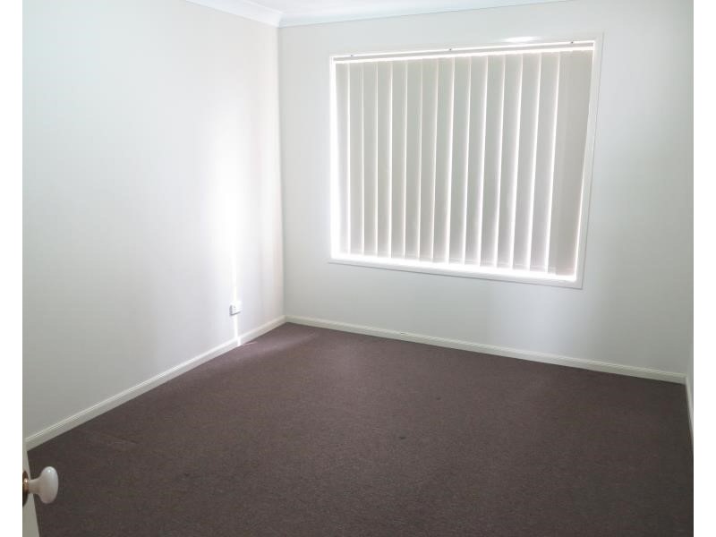 18 Blackburn Ave, West Hoxton NSW 2171