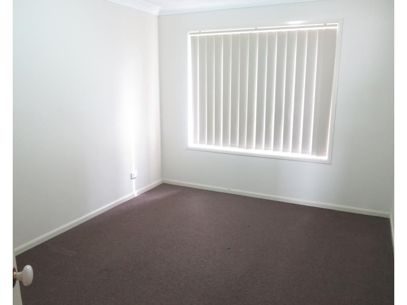 18 Blackburn Ave, West Hoxton NSW 2171