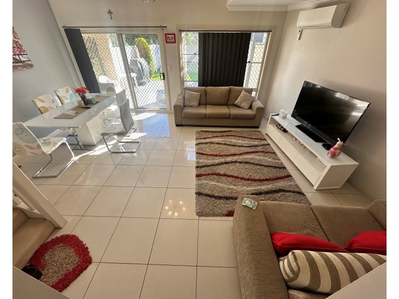 6/79-83 Leacocks Ln, Casula NSW 2170