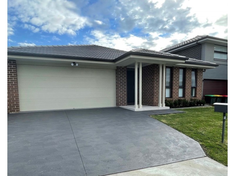 17 McMillan St, Gregory Hills NSW 2557