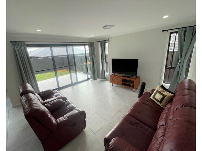 17 McMillan St, Gregory Hills NSW 2557