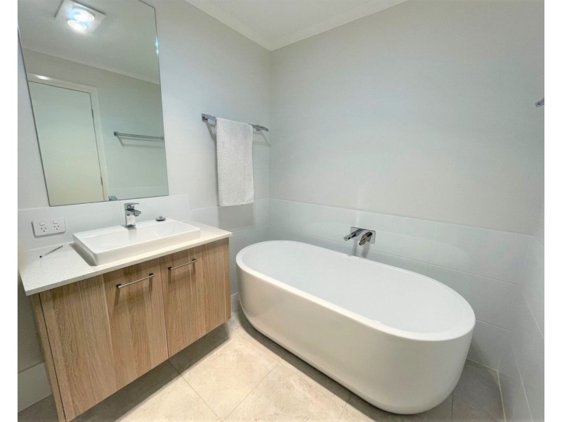 17 McMillan St, Gregory Hills NSW 2557