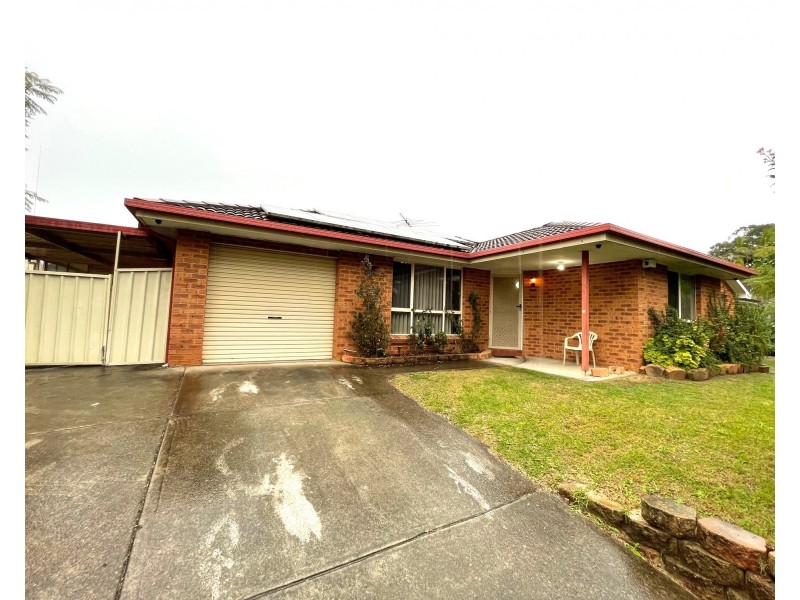 17 Gunn Pl, St Helens Park NSW 2560