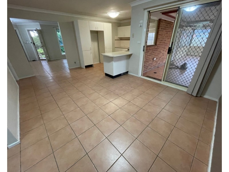 17 Gunn Pl, St Helens Park NSW 2560