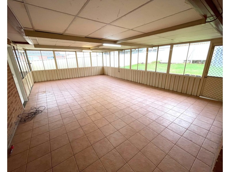 17 Gunn Pl, St Helens Park NSW 2560