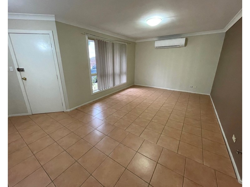 17 Gunn Pl, St Helens Park NSW 2560