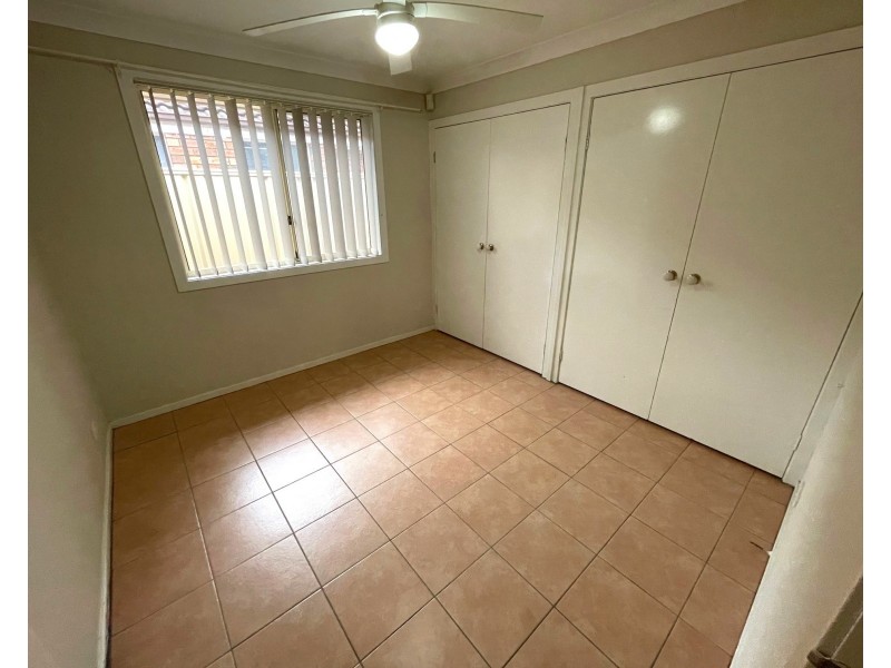 17 Gunn Pl, St Helens Park NSW 2560