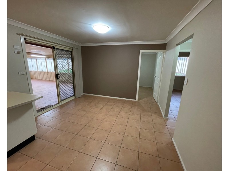17 Gunn Pl, St Helens Park NSW 2560