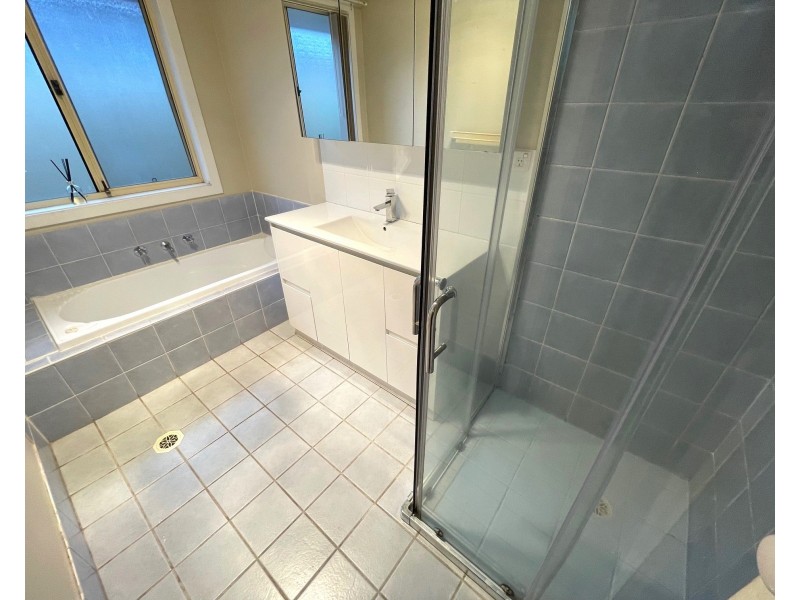 17 Gunn Pl, St Helens Park NSW 2560