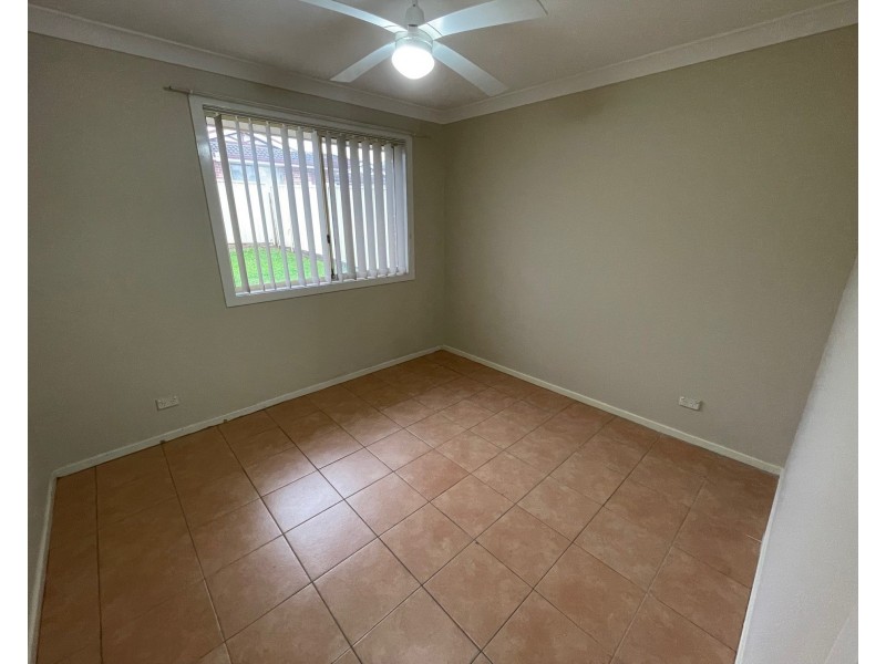 17 Gunn Pl, St Helens Park NSW 2560