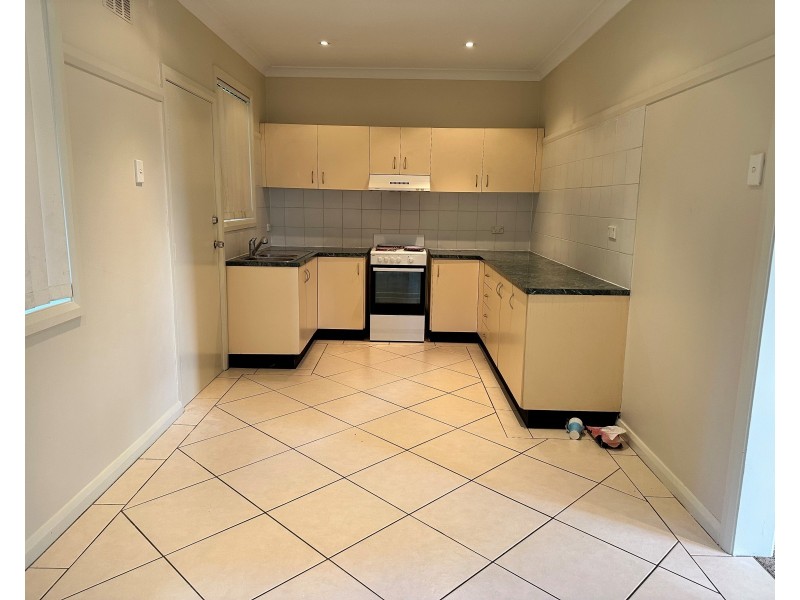4 Stewart St, Campbelltown NSW 2560