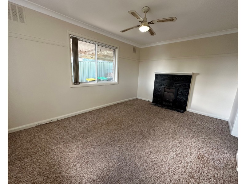 4 Stewart St, Campbelltown NSW 2560
