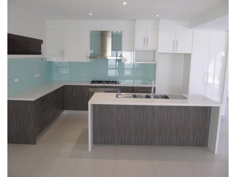 10 Batehaven Cl, Prestons NSW 2170