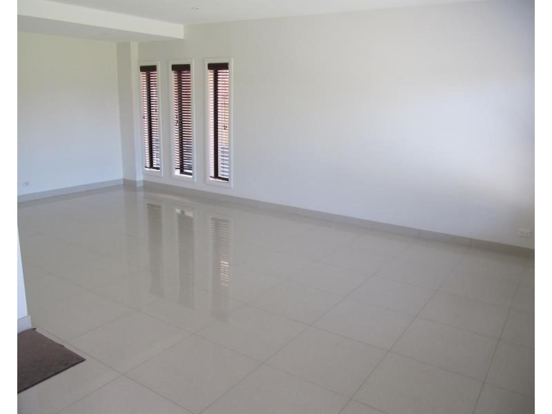 10 Batehaven Cl, Prestons NSW 2170