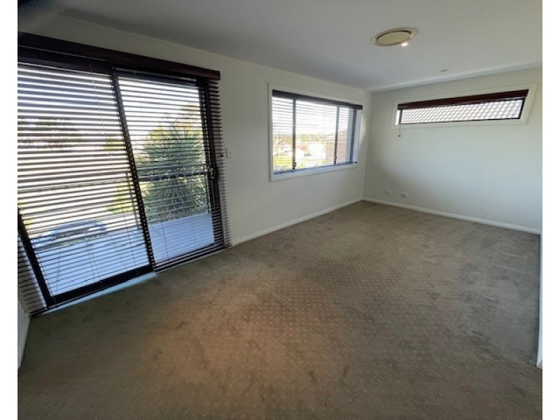 10 Batehaven Cl, Prestons NSW 2170