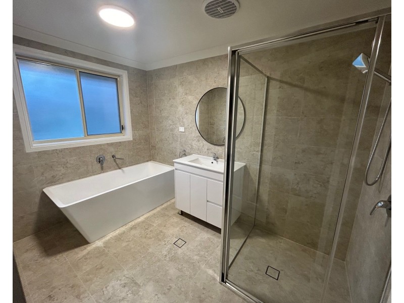 21B Solander Ave, West Hoxton NSW 2171