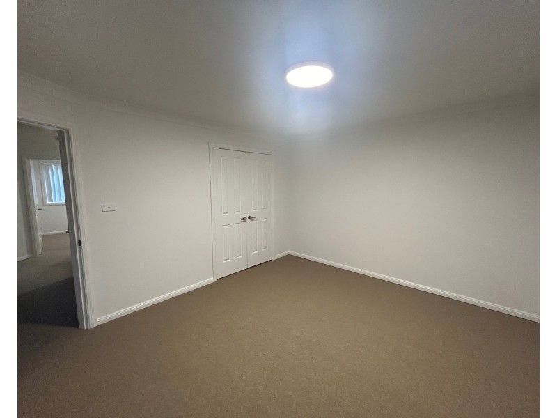 21B Solander Ave, West Hoxton NSW 2171