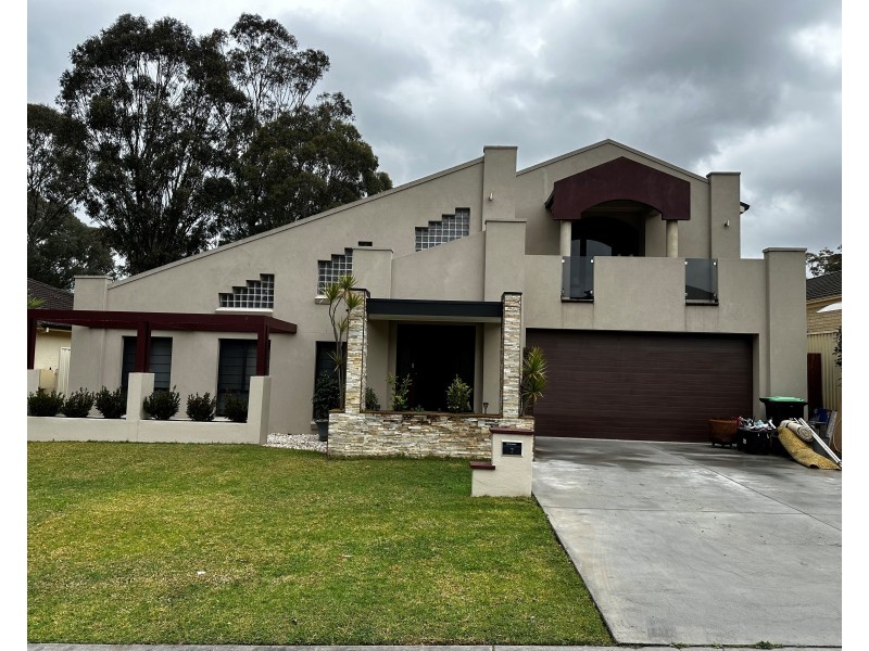 7 Melba Pl, Casula NSW 2170