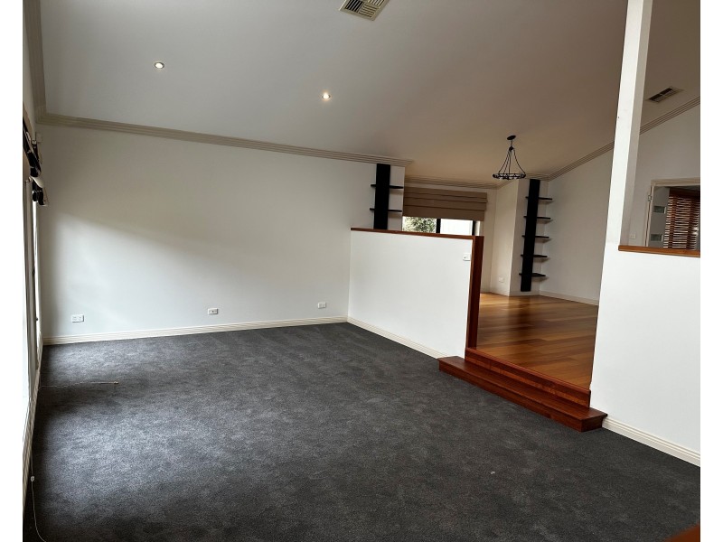 7 Melba Pl, Casula NSW 2170