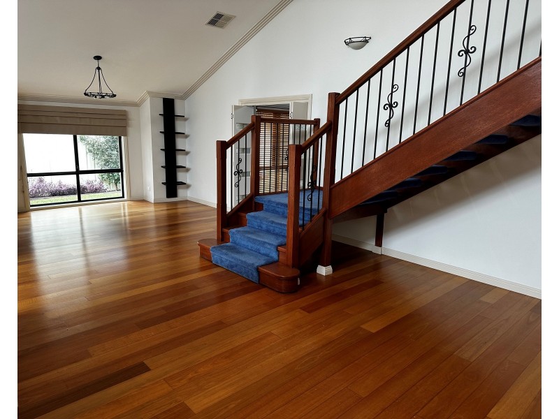 7 Melba Pl, Casula NSW 2170