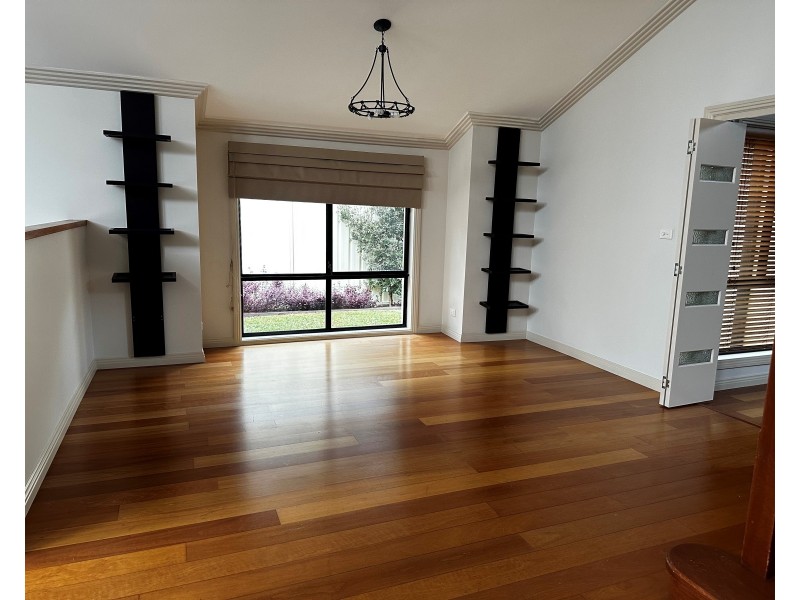 7 Melba Pl, Casula NSW 2170