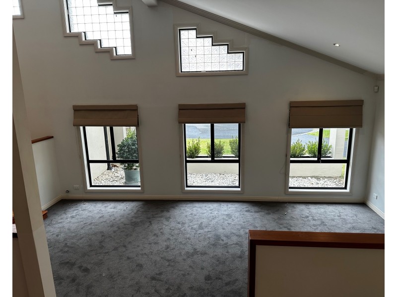 7 Melba Pl, Casula NSW 2170