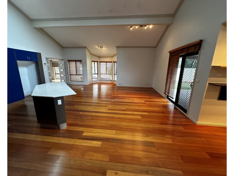 7 Melba Pl, Casula NSW 2170