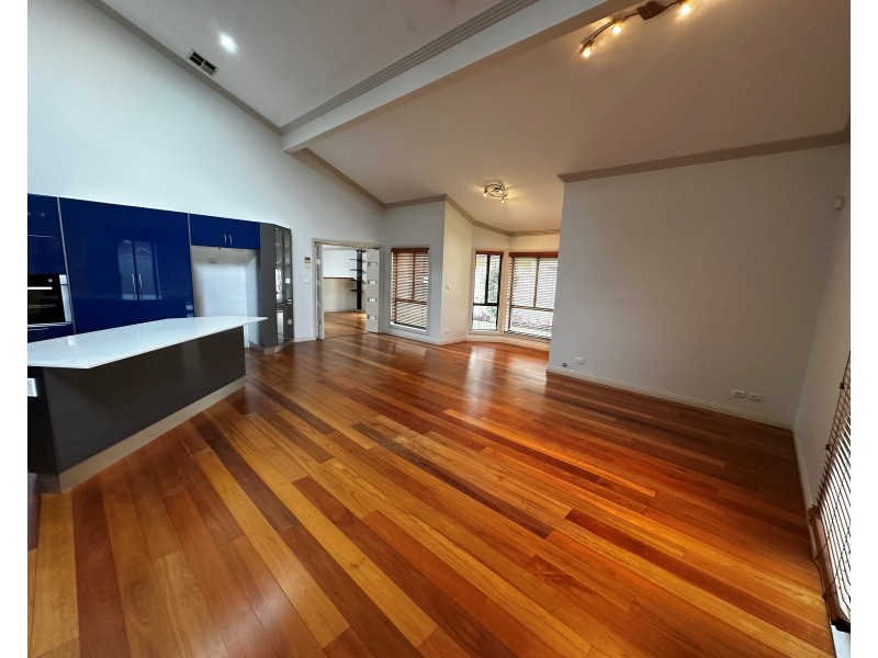 7 Melba Pl, Casula NSW 2170