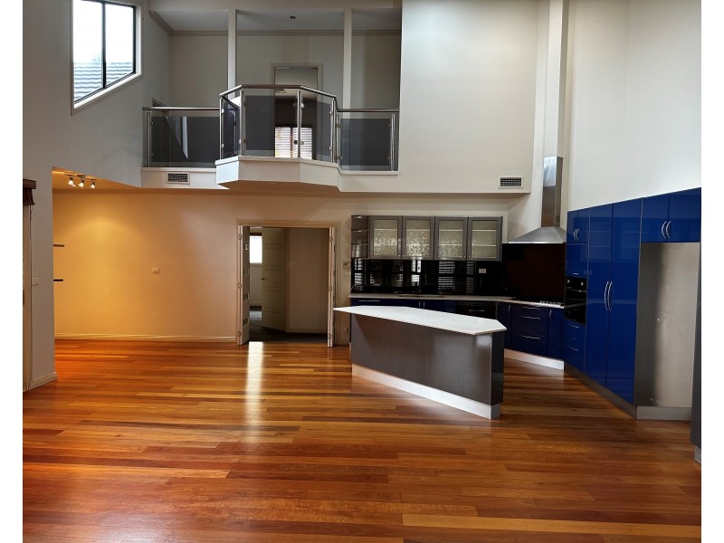 7 Melba Pl, Casula NSW 2170