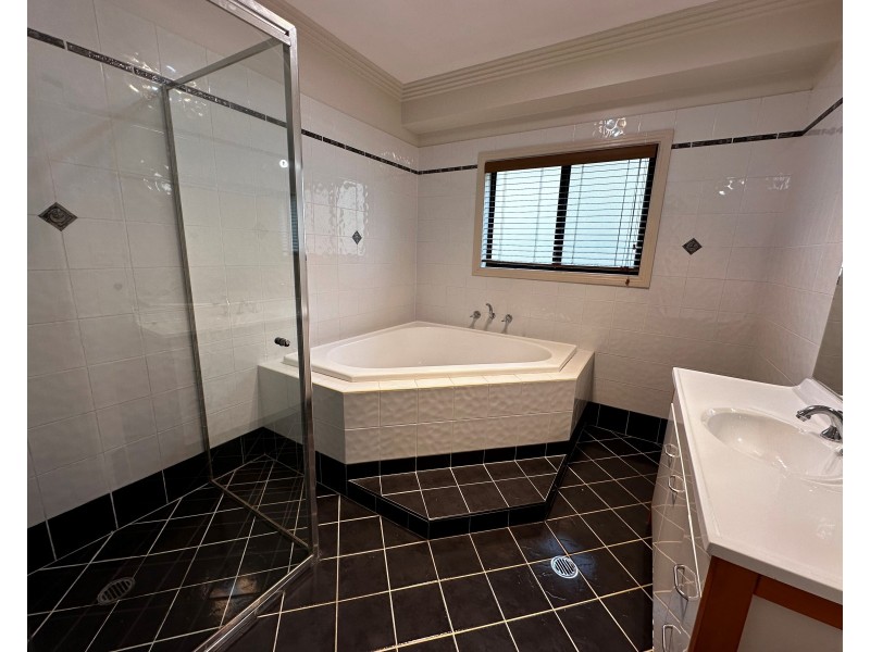 7 Melba Pl, Casula NSW 2170