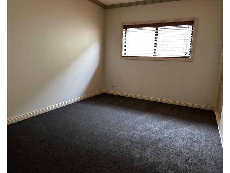 7 Melba Pl, Casula NSW 2170