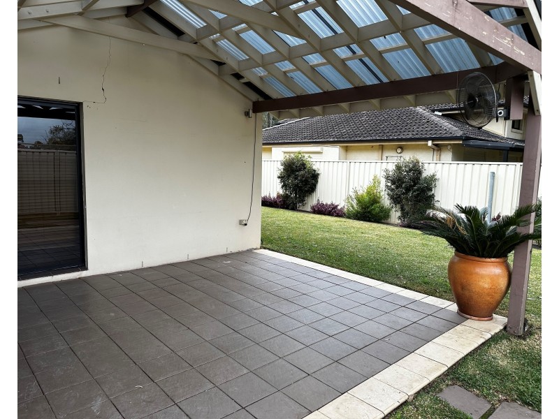 7 Melba Pl, Casula NSW 2170