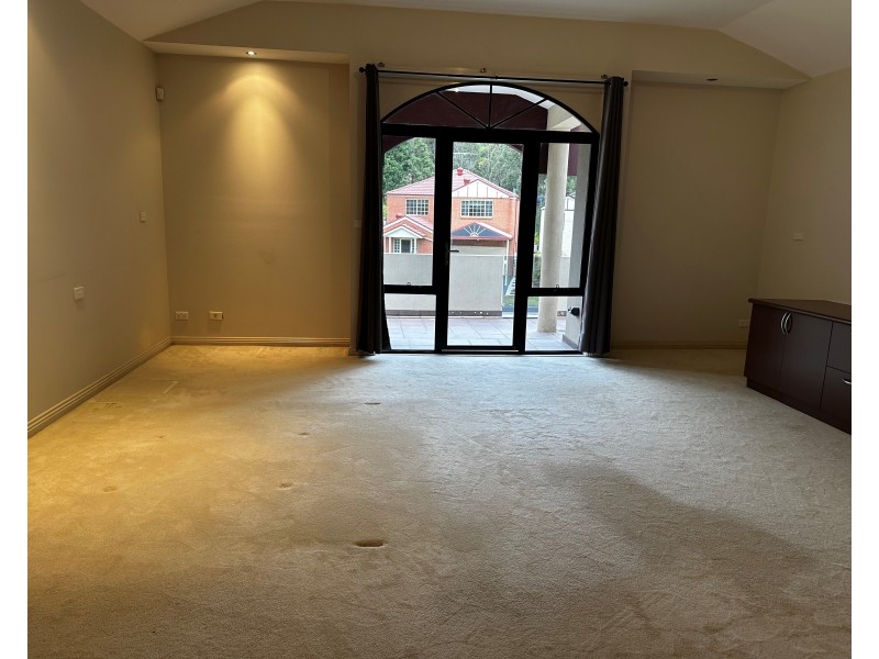 7 Melba Pl, Casula NSW 2170