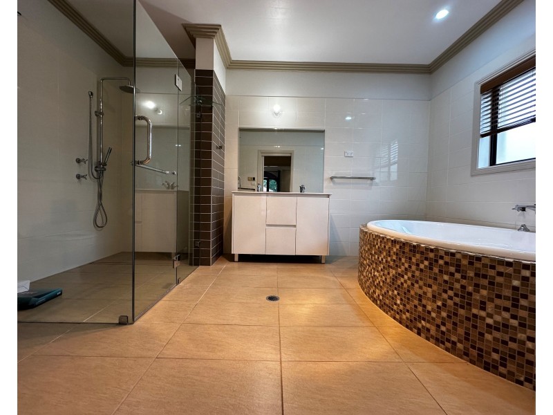 7 Melba Pl, Casula NSW 2170