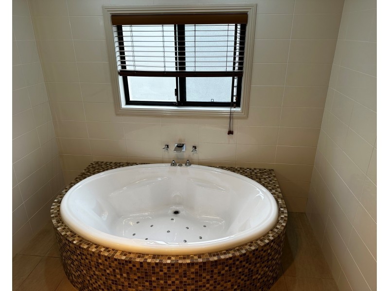 7 Melba Pl, Casula NSW 2170