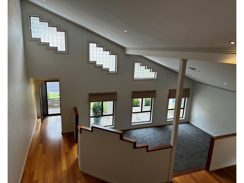 7 Melba Pl, Casula NSW 2170