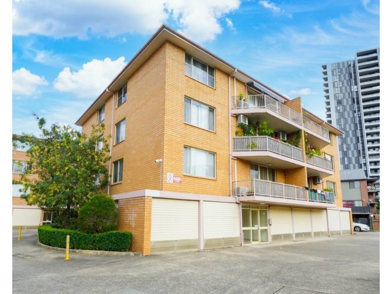 20/4 Riverpark Dr, Liverpool NSW 2170