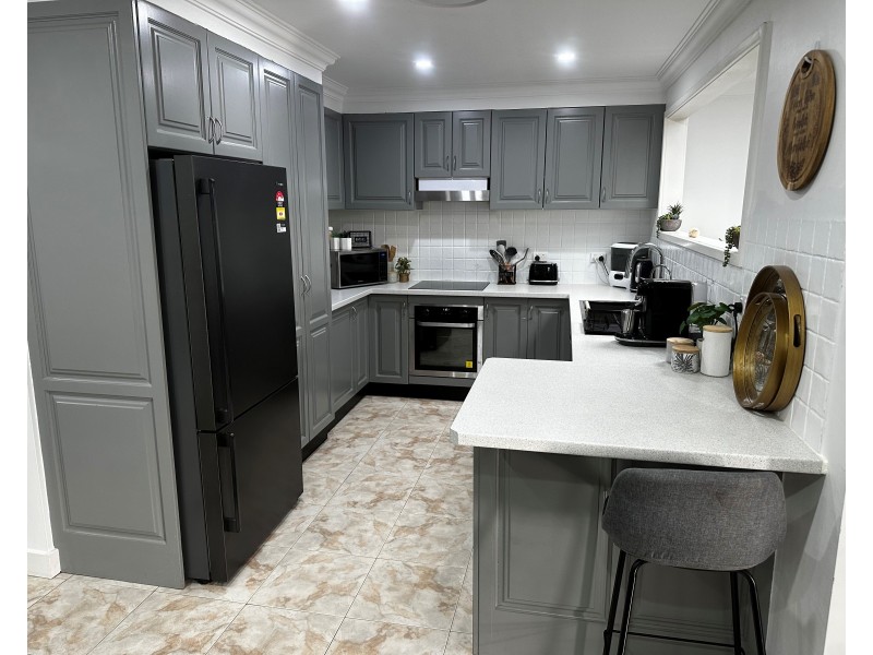 7 Holly Ave, Chipping Norton NSW 2170