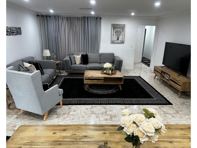 7 Holly Ave, Chipping Norton NSW 2170