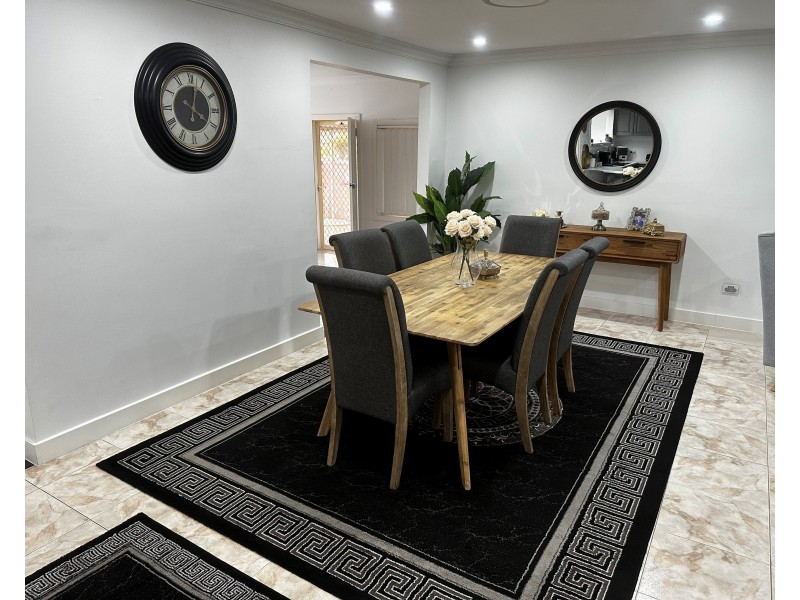 7 Holly Ave, Chipping Norton NSW 2170