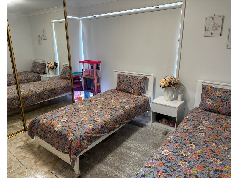 7 Holly Ave, Chipping Norton NSW 2170