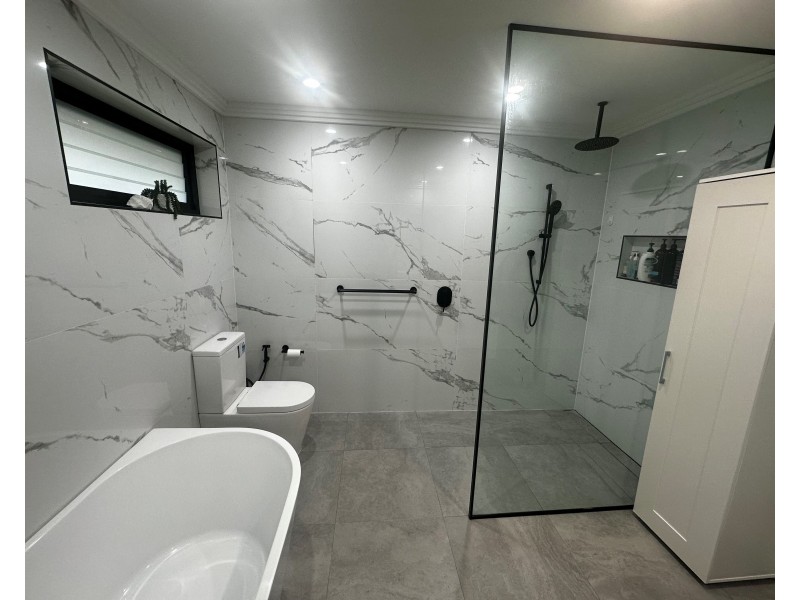 7 Holly Ave, Chipping Norton NSW 2170