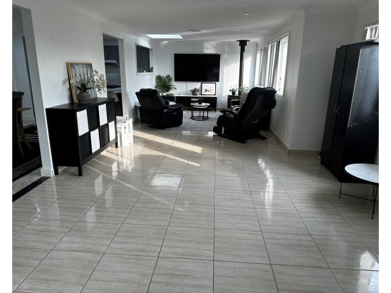 7 Holly Ave, Chipping Norton NSW 2170